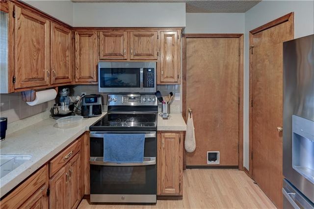 816 NE Bristol Drive, Lee's Summit, MO 64086