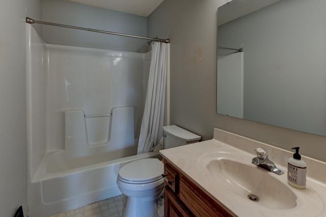 816 NE Bristol Drive, Lee's Summit, MO 64086