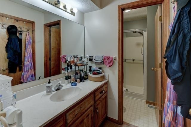 816 NE Bristol Drive, Lee's Summit, MO 64086