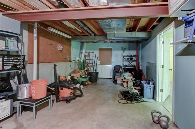 816 NE Bristol Drive, Lee's Summit, MO 64086