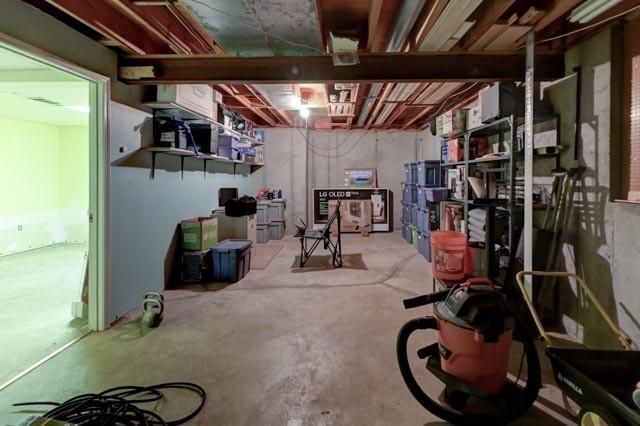 816 NE Bristol Drive, Lee's Summit, MO 64086
