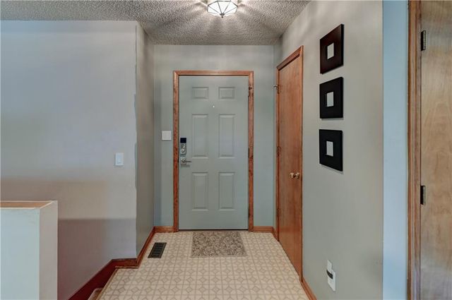 816 NE Bristol Drive, Lee's Summit, MO 64086