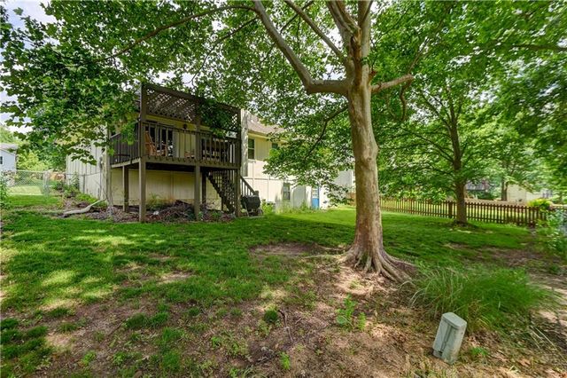 816 NE Bristol Drive, Lee's Summit, MO 64086
