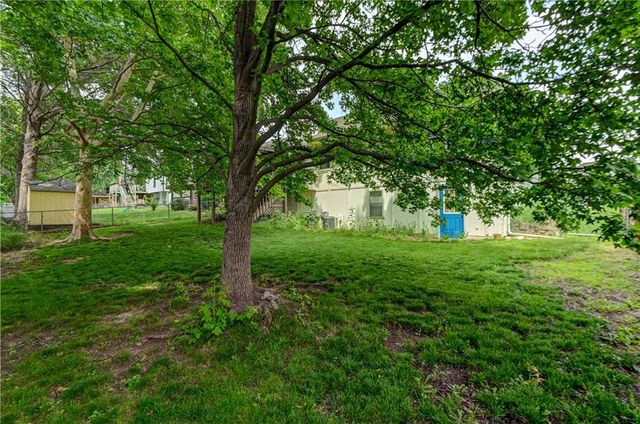 816 NE Bristol Drive, Lee's Summit, MO 64086