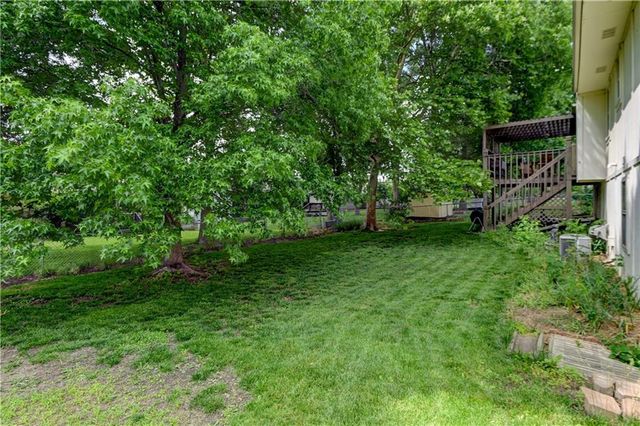816 NE Bristol Drive, Lee's Summit, MO 64086