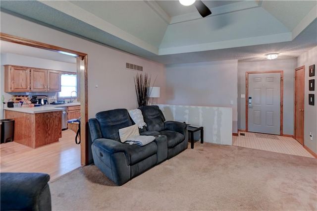 816 NE Bristol Drive, Lee's Summit, MO 64086