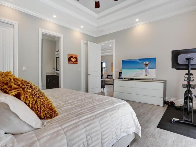 840 98th AVE N, Naples, FL 34108