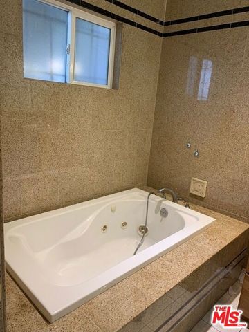 1419 Stanford Street, Santa Monica, CA 90404