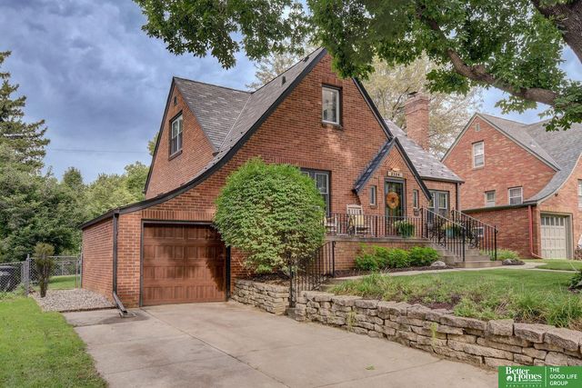2324 N 52nd Street, Omaha, NE 68104