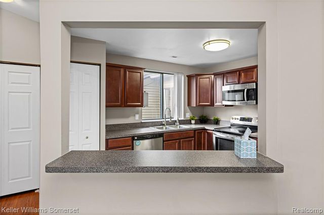 20745 Indian Creek Drive, Farmington Hills, MI 48335