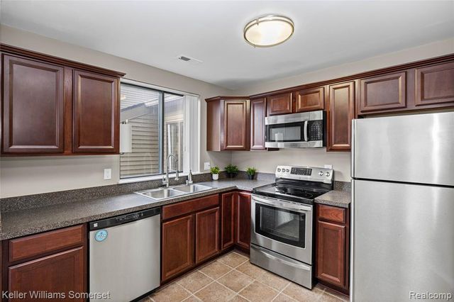 20745 Indian Creek Drive, Farmington Hills, MI 48335
