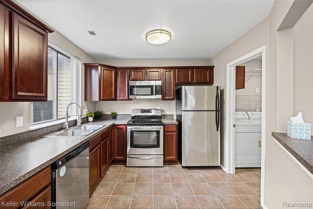 20745 Indian Creek Drive, Farmington Hills, MI 48335