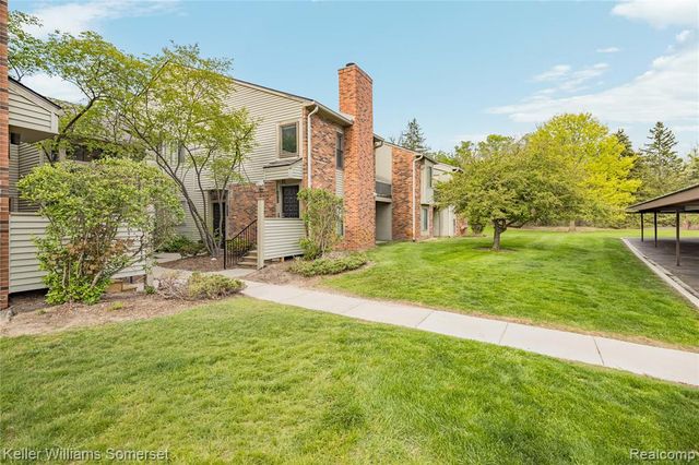 20745 Indian Creek Drive, Farmington Hills, MI 48335