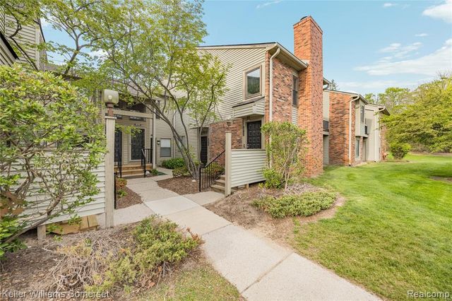 20745 Indian Creek Drive, Farmington Hills, MI 48335