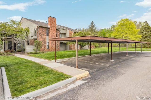 20745 Indian Creek Drive, Farmington Hills, MI 48335