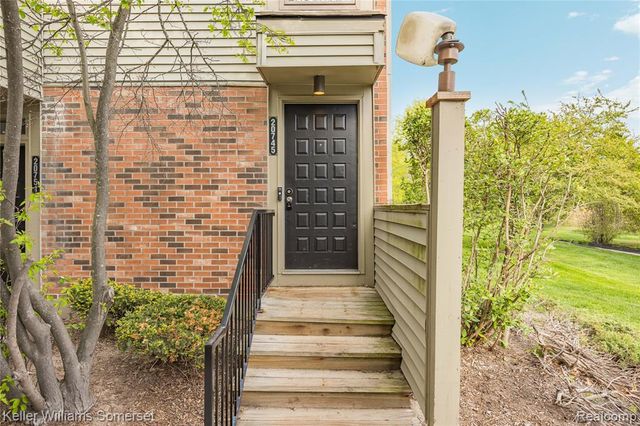 20745 Indian Creek Drive, Farmington Hills, MI 48335