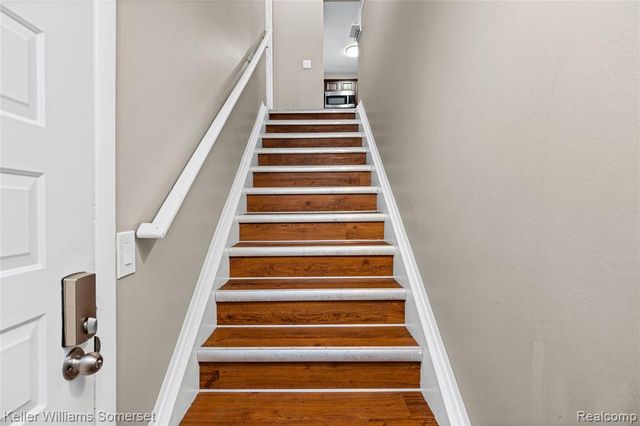 20745 Indian Creek Drive, Farmington Hills, MI 48335