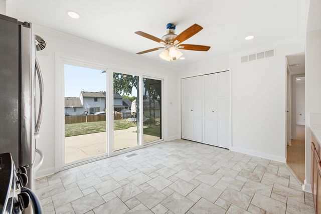 1320 Burns Drive, Elgin, IL 60120
