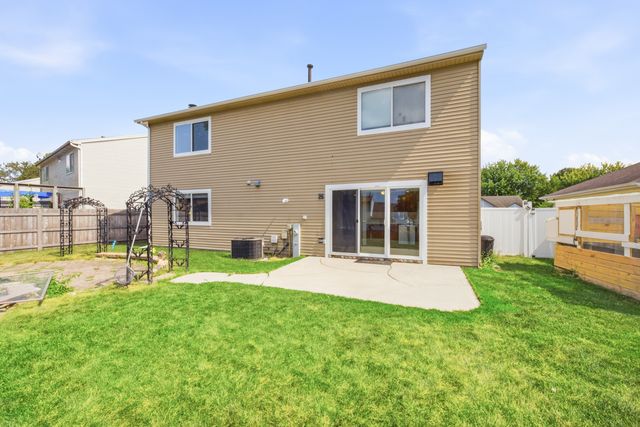 1320 Burns Drive, Elgin, IL 60120