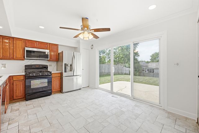 1320 Burns Drive, Elgin, IL 60120