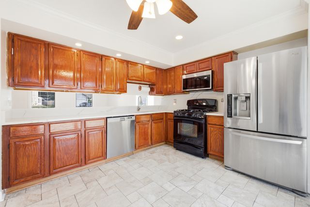 1320 Burns Drive, Elgin, IL 60120