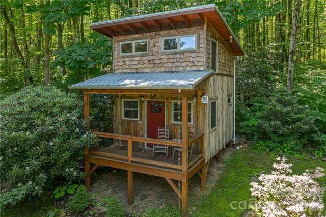 477 Locust Drive, Maggie Valley, NC 28751