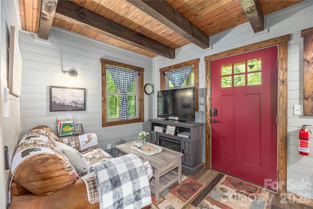 477 Locust Drive, Maggie Valley, NC 28751