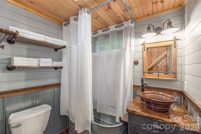 477 Locust Drive, Maggie Valley, NC 28751