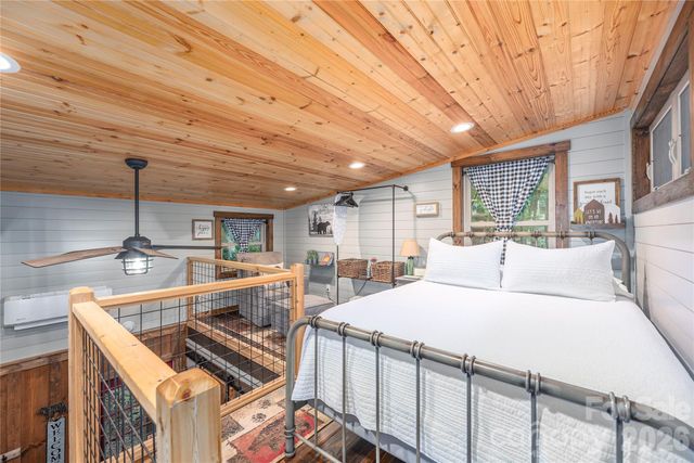 477 Locust Drive, Maggie Valley, NC 28751