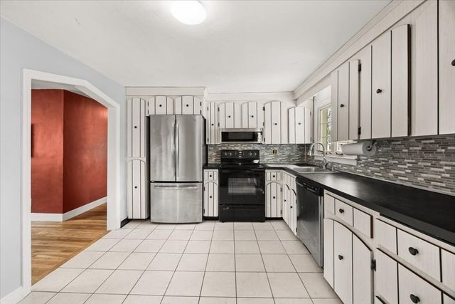 27 Suffolk Rd, Sharon, MA 02067