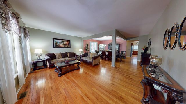 4132 Hoffman Street, Plano, IL 60545