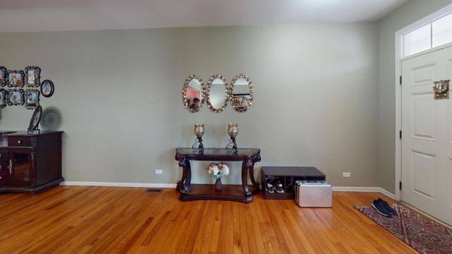 4132 Hoffman Street, Plano, IL 60545