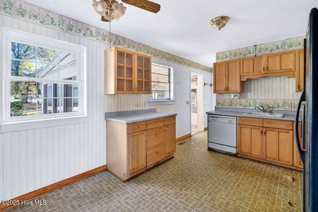 233 Normandy Drive, Wilmington, NC 28412