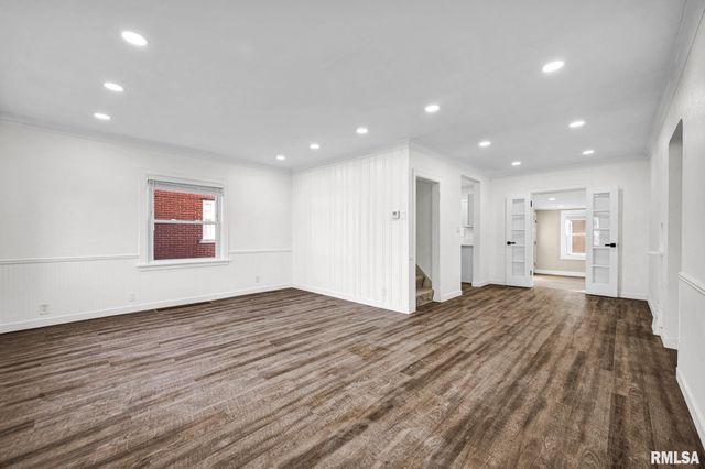 812 E SENECA Place, Peoria, IL 61603