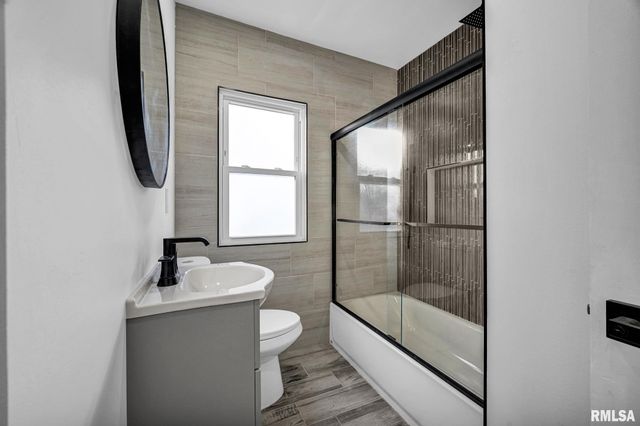 812 E SENECA Place, Peoria, IL 61603