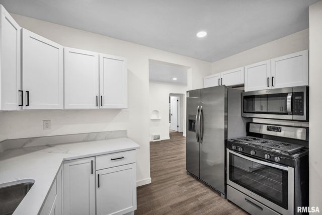 812 E SENECA Place, Peoria, IL 61603