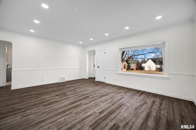 812 E SENECA Place, Peoria, IL 61603