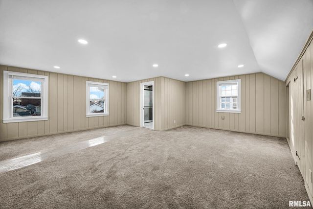 812 E SENECA Place, Peoria, IL 61603