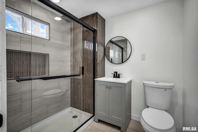 812 E SENECA Place, Peoria, IL 61603