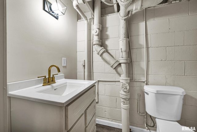 812 E SENECA Place, Peoria, IL 61603