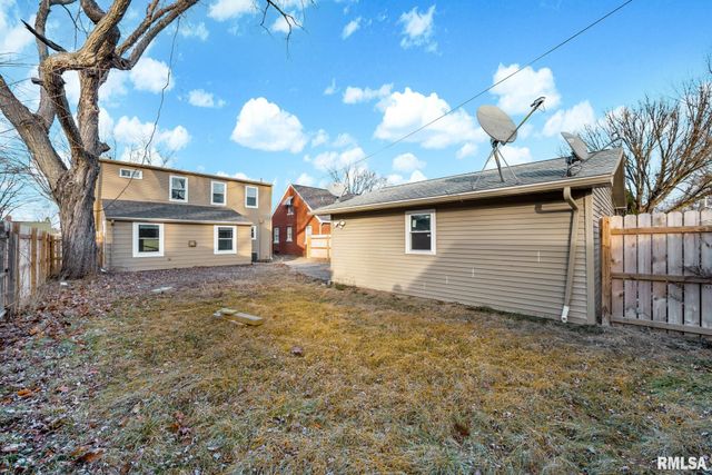 812 E SENECA Place, Peoria, IL 61603