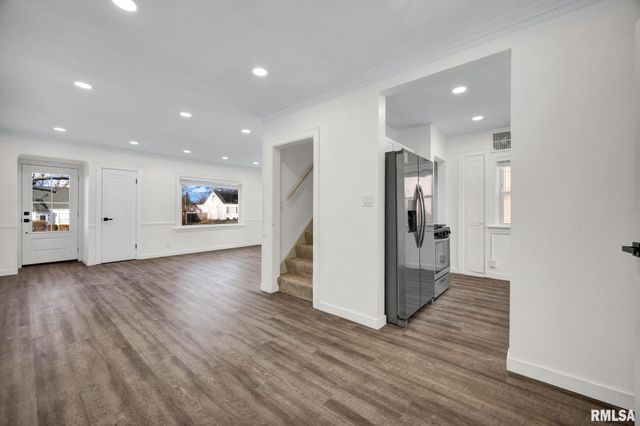 812 E SENECA Place, Peoria, IL 61603