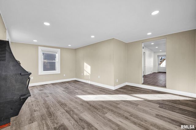 812 E SENECA Place, Peoria, IL 61603