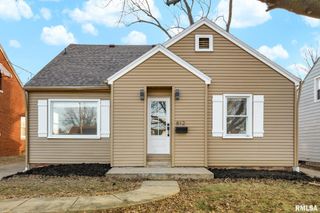 812 E SENECA Place, Peoria, IL 61603