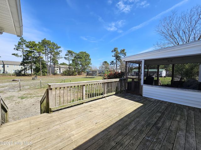 202 Castlebury Lane, Hubert, NC 28539