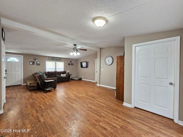 202 Castlebury Lane, Hubert, NC 28539