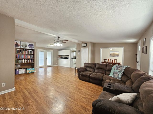 202 Castlebury Lane, Hubert, NC 28539