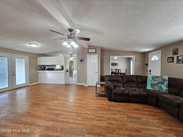 202 Castlebury Lane, Hubert, NC 28539