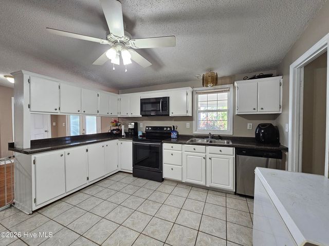 202 Castlebury Lane, Hubert, NC 28539