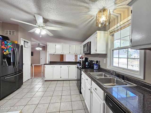 202 Castlebury Lane, Hubert, NC 28539